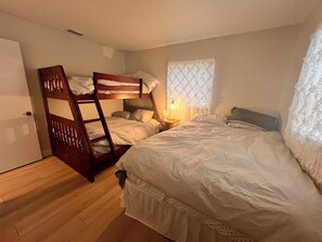 2 bedrooms, WiFi, bed sheets - Charming 2-bedroom house in awesome Venice with AC and pool heater (Venice)