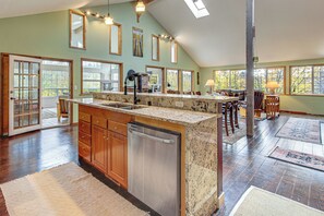 Interior - Hikes & Apples: Renovated Farmhouse in Gig Harbor! (Gig Harbor)