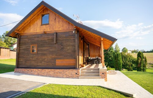 Awesome home in Jamnica Pisarovinska with sauna
