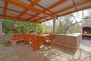 House | Outdoor dining - Vacation Home, Two Bedroom With Sea View (Vela Luka)