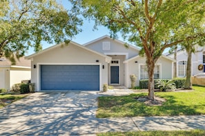 Exterior - 10 Mi Disney Gem: Game Room, Pool, Golf & Parks (Davenport)