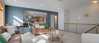 Shared Hot Tub & Yard: Home Near Dtwn Brighton