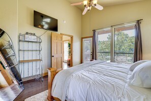 3 makuuhuonetta, silitysrauta/-lauta, vauvan matkasänky, internet