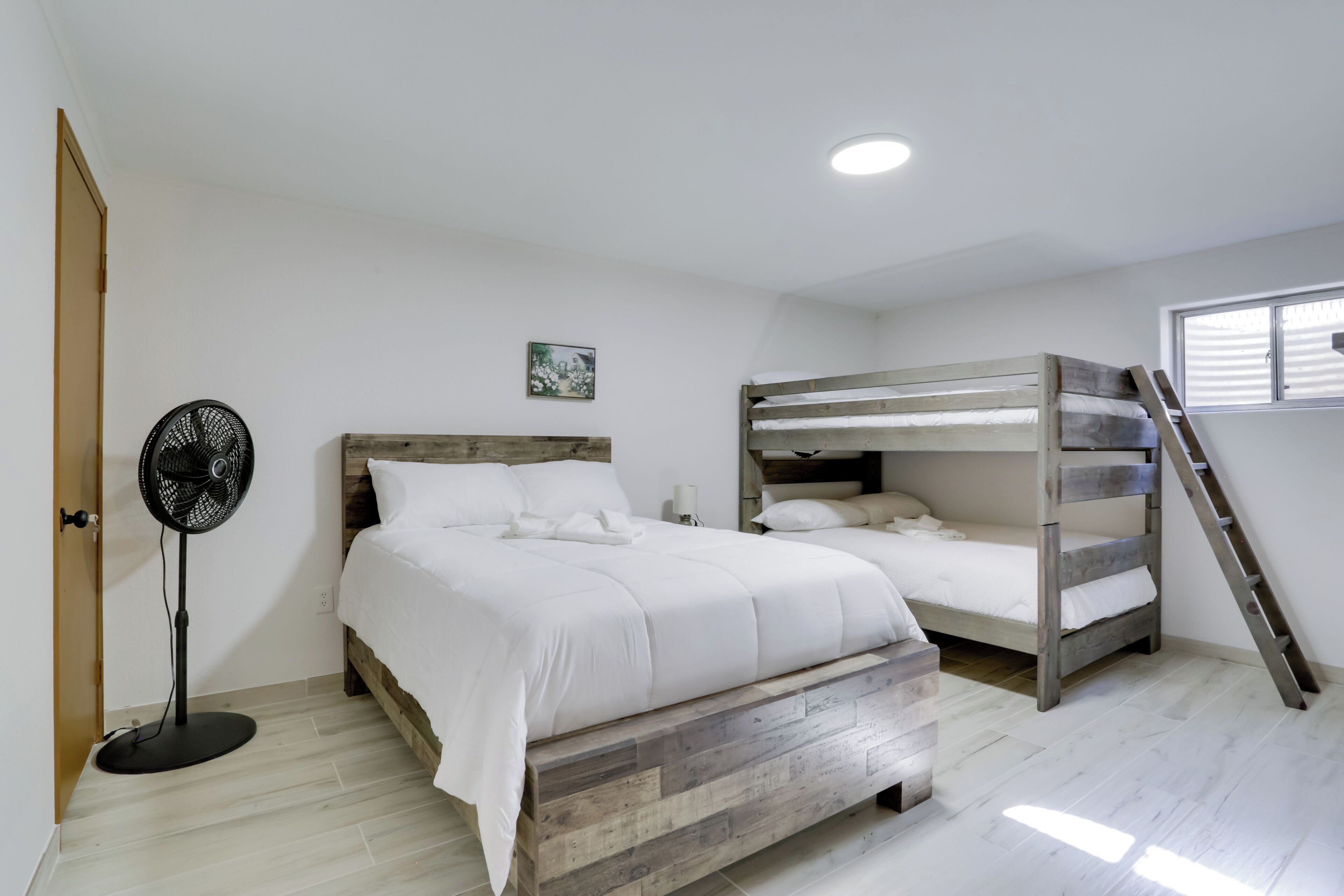 1 bedroom, iron/ironing board, internet, bed sheets