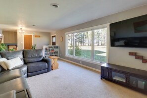 Fernseher, Kamin, Videospiele, Bücher