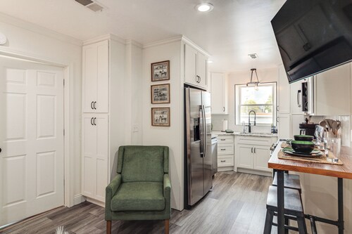 2 Mi to Ark Encounter! Walkable Williamstown Condo