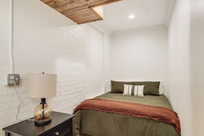 2 chambres, fer et planche à repasser, accès Internet, draps fournis