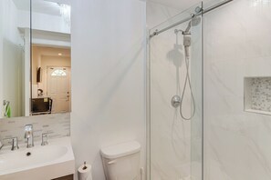 Towels - Work & Play! North Hills Studio 15 Mi to Hollywood (North Hills)