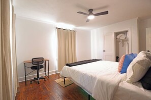 2 dormitoris, planxa i posts de planxar, Internet i roba de llit 