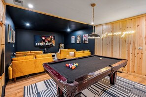 Game room - Family Getaway to Bear Paw! Theatre, Firepit, Hot tub! (Sevierville)