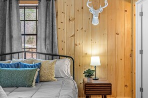 4 多间卧室、免费 WiFi、床单