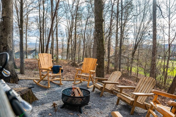 Property grounds - Family Getaway to Bear Paw! Theatre, Firepit, Hot tub! (Sevierville)