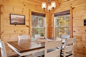 Dining - Relaxation Destination, your mountain getaway! (Sevierville)