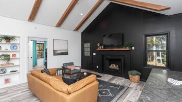 TV, fireplace, stereo