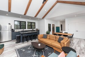 TV, fireplace, stereo