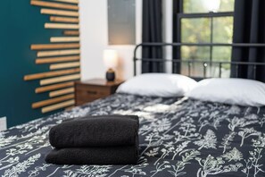 3 bedrooms, travel crib, WiFi, bed sheets