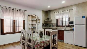 Nhà gỗ Deluxe, sân hiên, quang cảnh vườn | Bếp riêng | Tủ lạnh