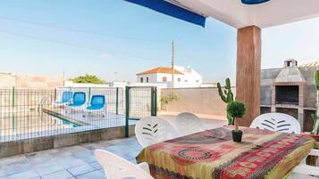 Nhà gỗ Deluxe, sân hiên, quang cảnh vườn | Khu BBQ/picnic