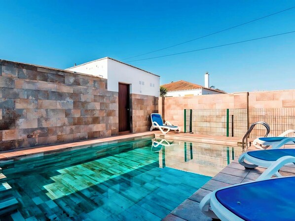 Stuga Deluxe - uteplats - utsikt mot trädgården | Pool | Utomhuspool