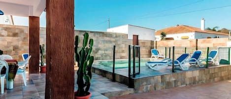 Deluxe chalet, patio, uitzicht op tuin | Kameruitzicht