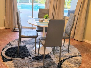 Dining - Retreat in Lutz – Private Heated Pool & SPA (Lutz)