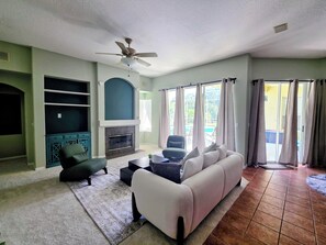 Smart TV, fireplace - Retreat in Lutz – Private Heated Pool & SPA (Lutz)