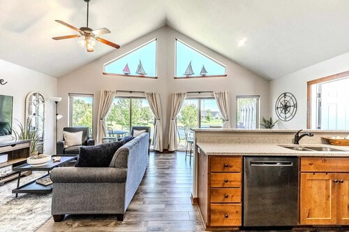 Beautiful Boji, Cabin #22