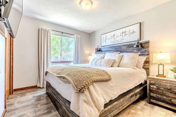3 bedrooms, iron/ironing board, WiFi, bed sheets - Beautiful Boji, Cabin #22 (Arnolds Park)