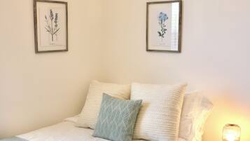 2 bedrooms, in-room safe, iron/ironing board, internet