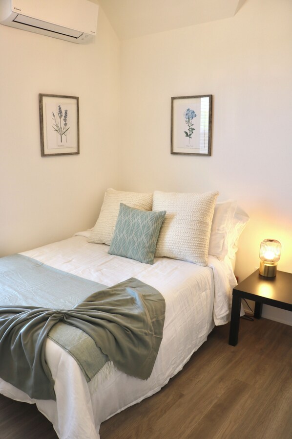 2 bedrooms, in-room safe, iron/ironing board, internet