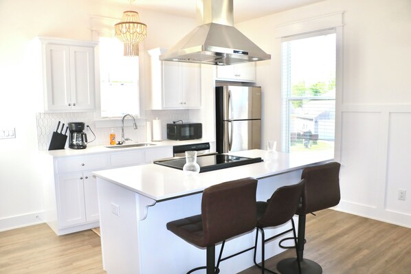 冰箱、微波炉、烤箱、炉灶