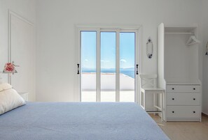 5 bedrooms, iron/ironing board, WiFi, bed sheets