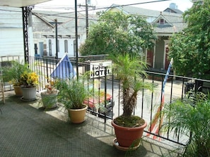 Property grounds - The Empress Hotel (New Orleans)