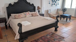 5 quartos, escrivaninha, ferros/tábuas de passar roupa