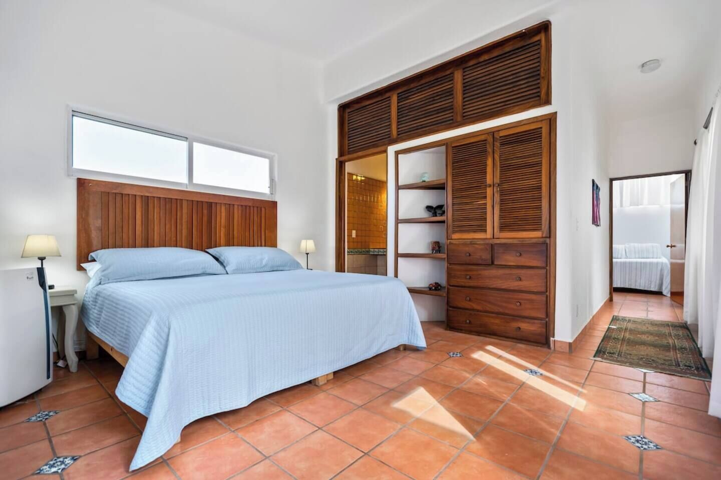 5 bedrooms, desk, iron/ironing board, internet