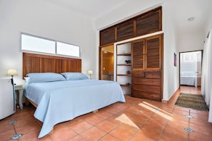 5 Schlafzimmer, Schreibtisch, Bügeleisen/Bügelbrett, Internetzugang