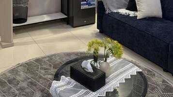 Studio, City View | Living area