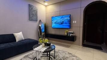 Studio, City View | Living area