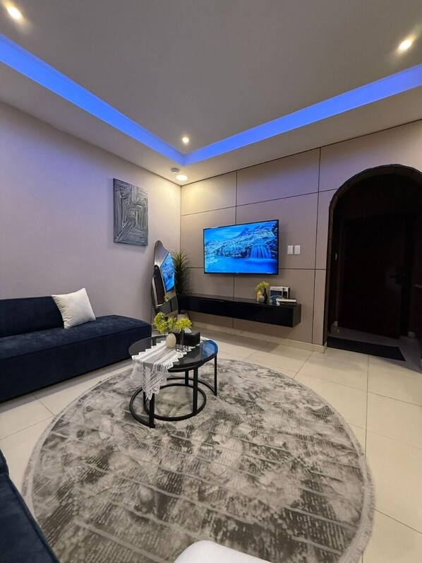 Studio, City View | Living area