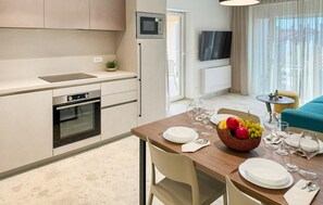 Fridge, microwave, oven, stovetop - Awesome apartment in Fazana with swimming pool (Fazana)