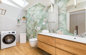 Shower, hair dryer - Stunning apartment in Fazana with swimming pool (Fazana)