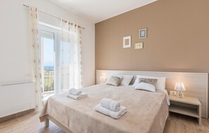 1 bedroom, travel cot, free WiFi - Beautiful apartment in Fazana with swimming pool (Fazana)