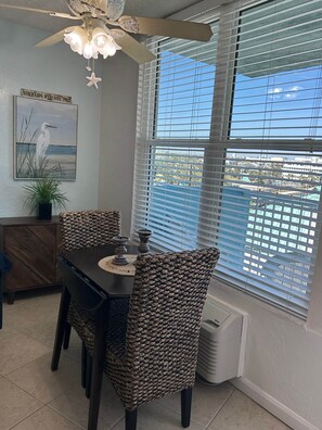 Dining - Amazing Beach Condo with Tiki Bar & Pool (Daytona Beach)