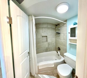 Bathroom - Amazing Beach Condo with Tiki Bar & Pool (Daytona Beach)