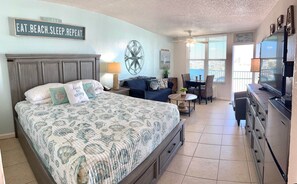 1 bedroom, WiFi - Amazing Beach Condo with Tiki Bar & Pool (Daytona Beach)