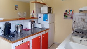A kitchen with a coffee maker, toaster, microwave, and a refrigerator. - T2 48m² Soulac sur mer (Soulac-sur-Mer)