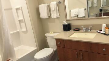 Studio, 1 Tempat Tidur King, dapur | Kamar mandi | Shower, pengering rambut, handuk, dan sabun