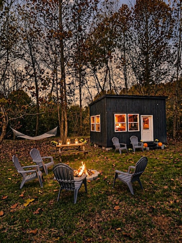 Creekside Cabin - 20 Peaceful Acres with Pond View