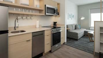 Suite, 1 King Bed with Sofa bed | Premium bedding, iron/ironing board, free WiFi, bed sheets