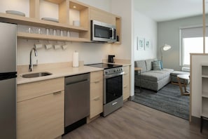 Suite, 1 King Bed with Sofa bed | Premium bedding, iron/ironing board, free WiFi, bed sheets